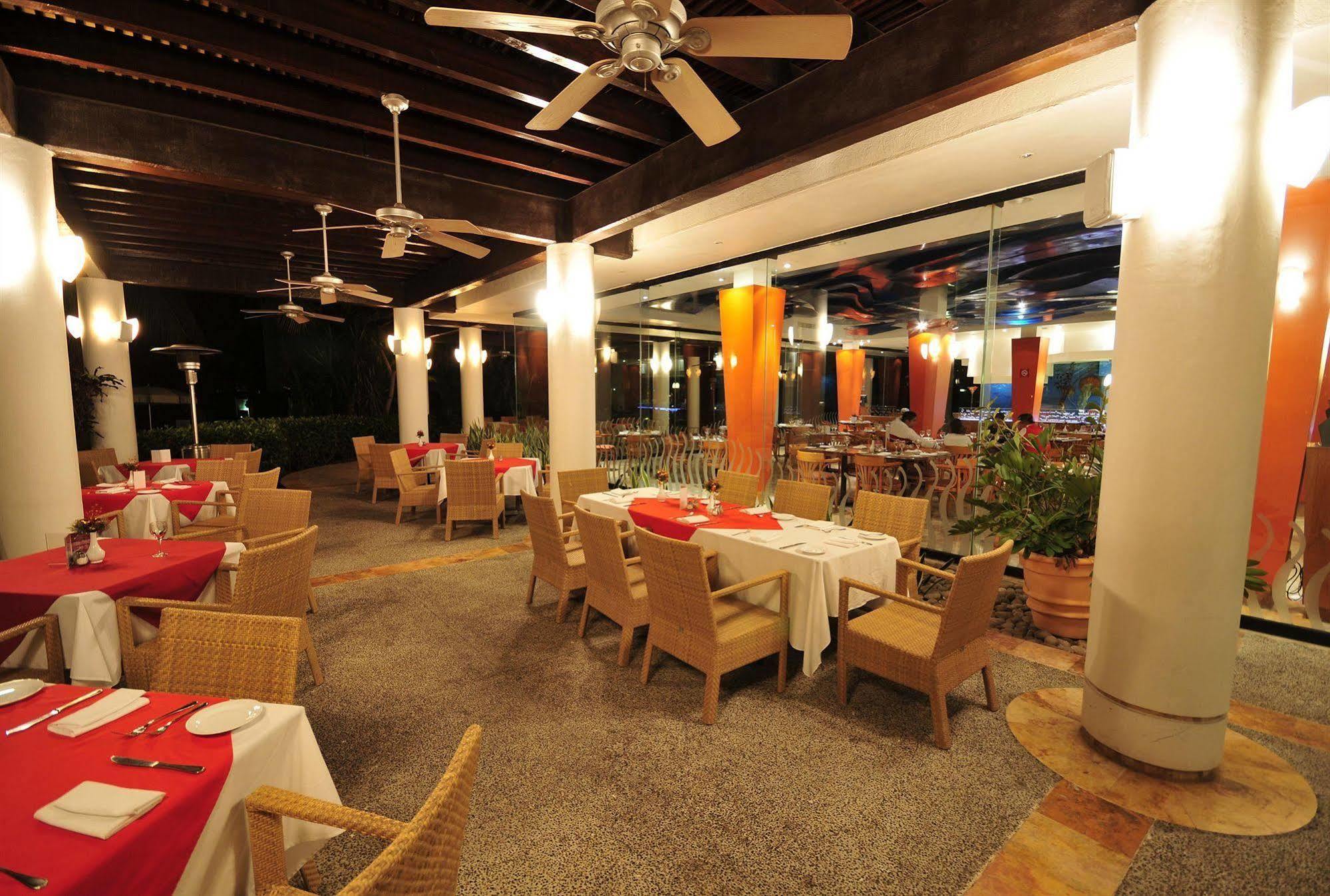 Ocean Breeze Mazatlan Hotell Exteriör bild